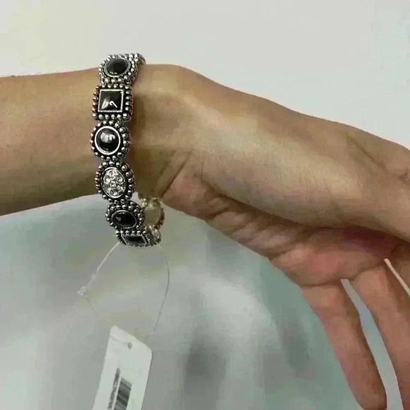 NWT Fashion Leader Women’s Jewel Black Silver Accessory Fashion Bracelet Jewelry - Picture 4 of 10